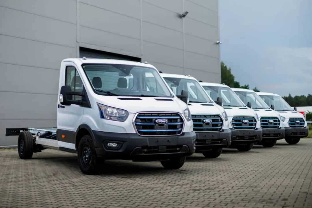 Waga busa 9-osobowego: DMC, ładowność i prawo jazdy kat. B